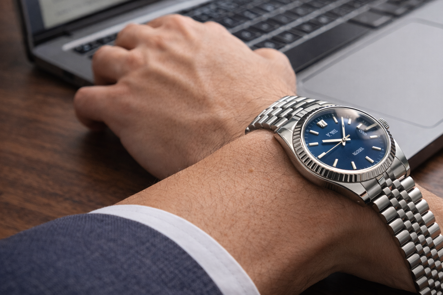 Datejust-style watch dial appearance under indoor office lighting for Clean vs VS comparison