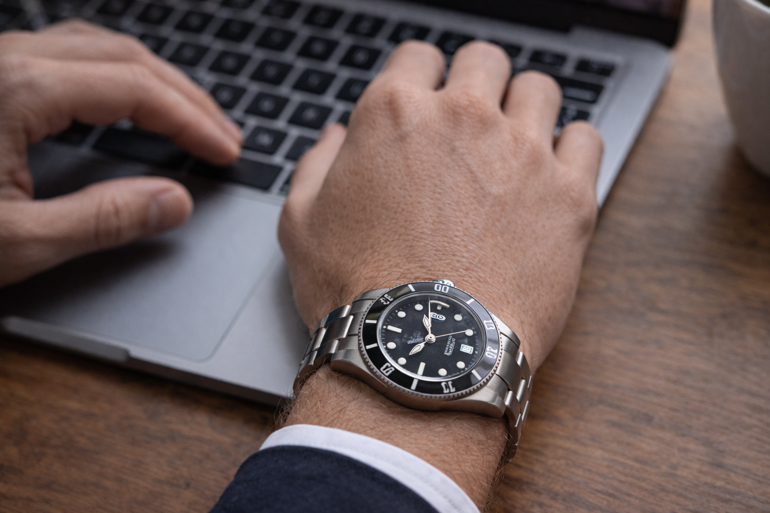 Replica watch case balance and wrist fit during daily wear